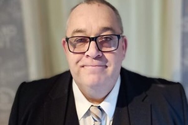 Headshot of Garry Harrison